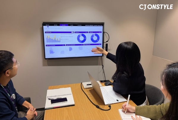 CJ온스타일은 협력사 전용 데이터 플랫폼 비즈니스 인사이트를 본격 가동해 AI 데이터 분석 등 협력사의 데이터 기반 성장을 지원하는 인프라를 구축했다. /CJ온스타일