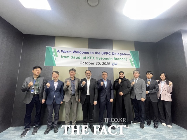 전력거래소가 30일 경기 의왕시 전력거래소 경인지사에서 사우디 전력조달청(SPPC)과 파키스탄 독립 시스템 및 시장운영자(ISMO) 관계자를 초청해 국내 에너지 중소기업의 우수 기술을 소개하고 해외 네트워킹을 지원하는 행사를 개최하고 있다./전력거래소