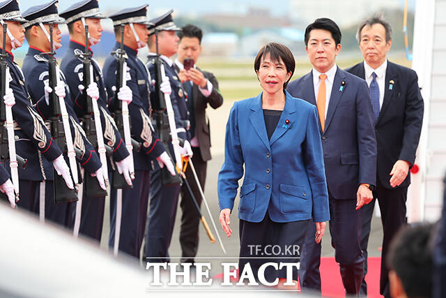 다카이치 총리는 이날 오후 이재명 대통령과 한일 정삼회담에서 대면할 예정이다. /APEC 2025 KOREA & 연합뉴스