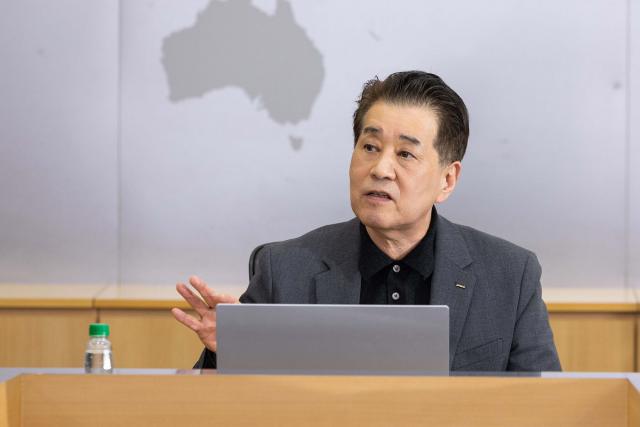 장인화 포스코그룹 회장이 2025 APEC(아시아태평양경제협력체) CEO(최고경영자) 서밋 기조연설에서 한-호주 파트너십을 통해 지속 가능하고 회복력 있는 글로벌 공급망을 구축하겠다고 강조했다. /포스코그룹