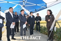  이승돈 농촌진흥청장, 공주시 벼 수확·수매 현장 방문