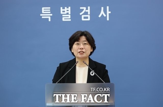 추경호 전 국민의힘 원내대표가 내란 사건을 수사하는 조은석 특별검사팀에 출석해 약 23시간 만에 밤샘 조사를 마쳤다. 특검팀은 오늘 조사 내용을 기반으로 추 전 원내대표의 구속영장 청구 여부를 검토할 예정이다. /뉴시스