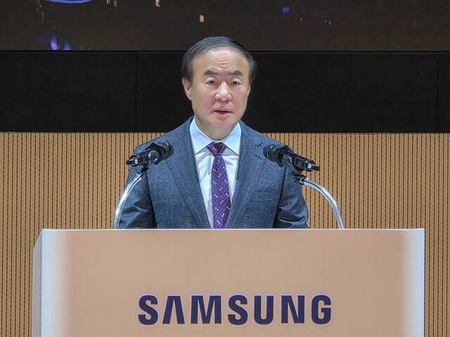 전영현 삼성전자 부회장이 31일 삼성전자 수원 디지털시티에서 열린 삼성전자 창립 56주년 기념식에서 기념사를 전하고 있다. /삼성전자