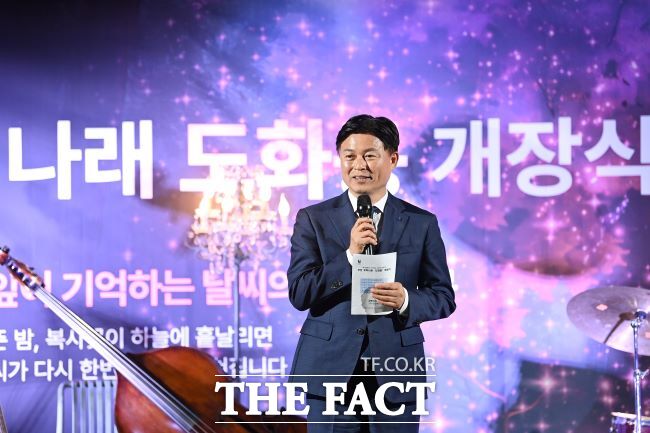 조용익 부천시장이 루미나래 개장식에서 인사말을 하고 있다. /부천시