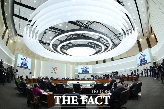 정부는 APEC 21개 회원의 경제협력 의지를 담은 공동선언문 경주 선언 합의 도출에 주력할 방침이다. /APEC 2025 KOREA & 연합뉴스
