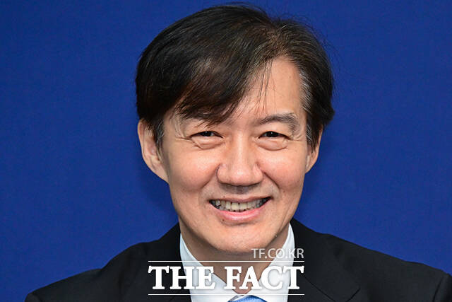 조국 조국혁신당 비상대책위원장이 유승민 전 의원 딸 유담 씨의 인천대학교 조교수 임용과 관련해 더도 말고 덜도 말고 검찰이 내 딸과 아들에게 적용했던 기준을 국민의힘 소속 정치인과 검사들의 자식에도 정확히 적용하자고 주장했다. /남윤호 기자