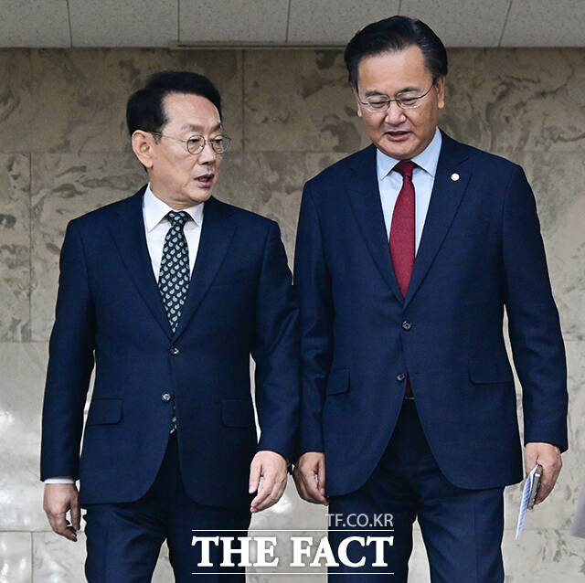 유상범 국민의힘 원내운영수석부대표(왼쪽)와 김도읍 정책위의장.