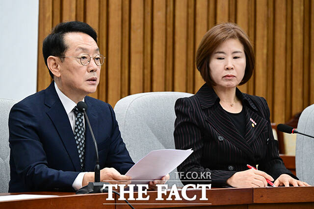 유상범 국민의힘 원내운영수석부대표(왼쪽)와 김도읍 정책위의장.