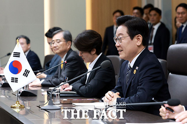 이재명 대통령은 31일 아시아태평양경제협력체(APEC) 정상회의의 공식행사인 APEC 기업인자문위원회(ABAC)와의 대화에 참석한다. 이 대통령이 30일 경북 경주 APEC 정상회의장에서 열린 한일 정상회담에서 발언하고 있다. /APEC 2025 KOREA