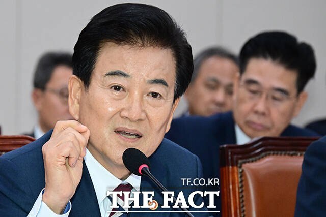 정동영 통일부 장관은 지난달 30일 기자들과 만나 APEC 계기 북미 회동 가능성에 대비하기 위해 판문점 남측 자유의 집에서 나름대로의 준비 과정을 거쳤다고 밝혔다. /남윤호 기자