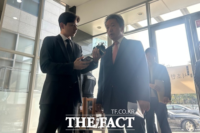 김용원 국가인권위원회 상임위원이 31일 채상병 사건 외압 의혹을 수사하는 이명현 특별검사팀에 첫 피의자 조사를 받기 위해 출석하며 혐의를 부인했다. /선은양 기자