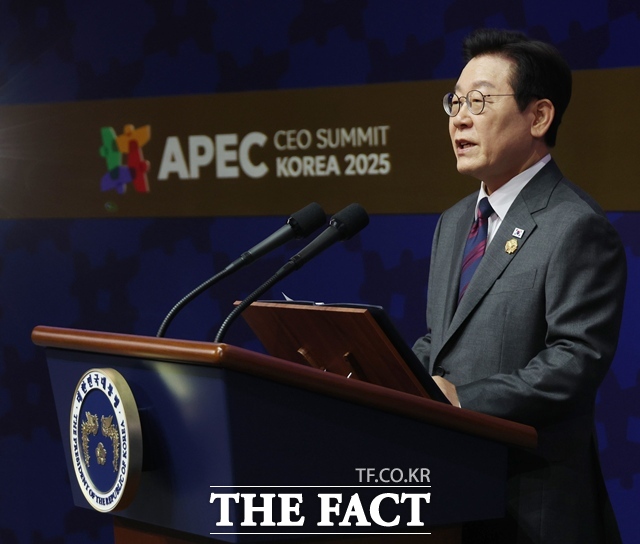 이재명 대통령은 31일 오전 APEC 정상회의의 첫 번째 세션인 초청국과의 비공식 대화를 주재한다. 이 대통령이 29일 오전 경주 예술의 전당에서 열린 APEC CEO 서밋에서 특별연설을 하고 있다. /APEC 2025 KOREA
