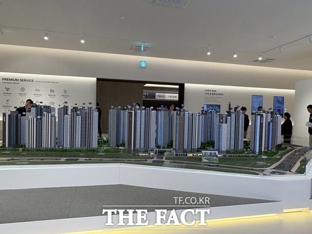 운정 아이파크 시티 견본주택이 지난달 31일 오픈했다. 단지는 경기도 파주시 서패동 432번지 일원에 3250가구 규모로 지어진다. /공미나 기자