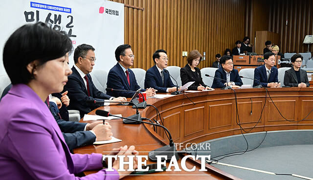 유상범 국민의힘 원내운영수석부대표(왼쪽)와 김도읍 정책위의장.