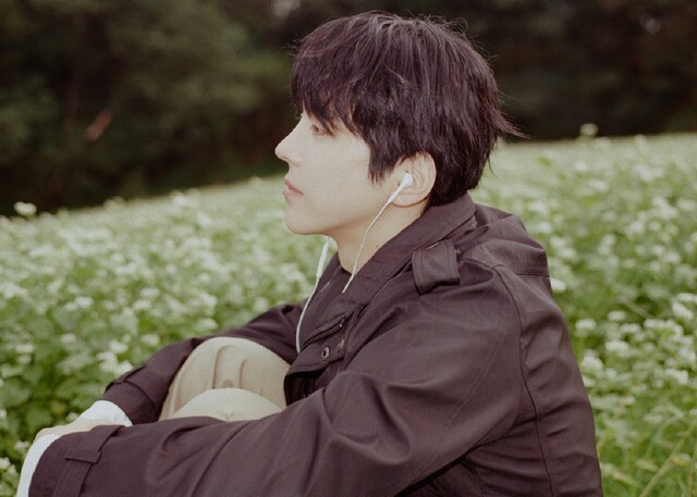 홍이삭이 오는 11월 12일 새 싱글 헬로, 굿바이.를 발표한다. /뮤직팜