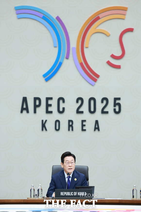 APEC(아시아태평영경제협의체) 정상회의 본회의가 우리가 만들어가는 지속 가능한 내일 : 연결·혁신·번영을 주제로 이날부터 이틀간 진행된다. 이재명 대통령은 이번 정상회의에 의장 자격으로 참석해 회의를 주재한다. /APEC 2025 KOREA & 연합뉴스