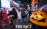  핼러윈 데이 맞아 '북적이는 이태원...인파 관리하는 경찰' [TF사진관]