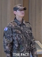  [이슈클립] 경주에 등장한 '군인' 차은우…군복도 못 숨기는 '이목구비' (영상)