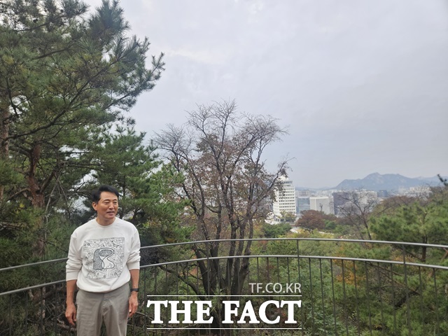 지난달 31일 오세훈 서울시장은 남산 하늘숲길을 취재진과 올랐다. 전망대 앞에서의 오 시장./설상미 기자