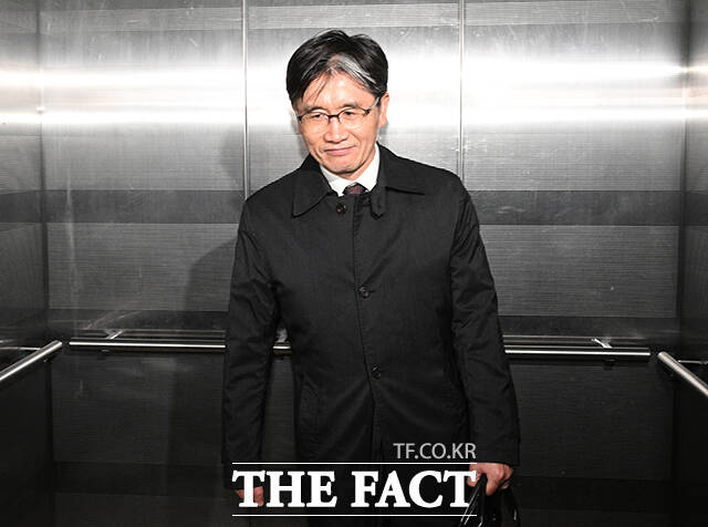 오동운 공수처장이 1일 오전 서울 서초구 한샘빌딩에 마련된 순직 해병 특검 사무실에 피의자 신분으로 출석하고 있다. /박헌우 기자