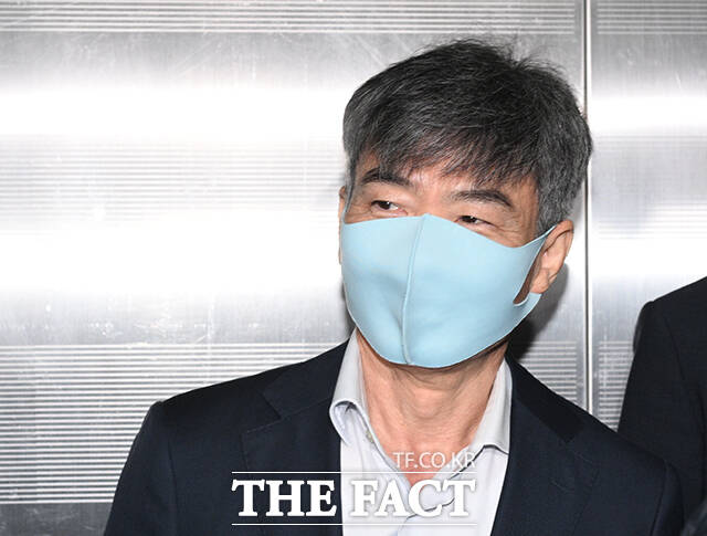 임성근 전 해병대 1사단장의 구명로비에 가담한 혐의를 받는 이종호 전 블랙펄인베스트 대표가 1일 오전 서울 서초구 한샘빌딩에 마련된 순직 해병 특검 사무실에 피의자로 출석하고 있다. /박헌우 기자