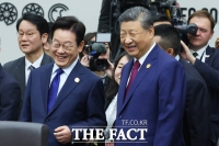  [2025 APEC] 李 대통령, 시진핑과 정상회담 돌입…바둑판·나전칠기 선물