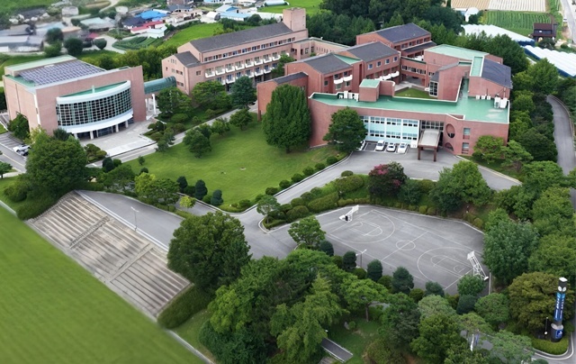 우리은행이 지난달 30일 유휴 부동산인 안성연수원을 매각했다. 안성연수원 전경. /우리은행