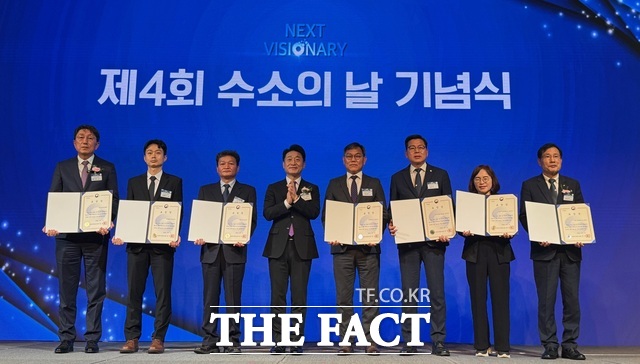 3일 전북 전주시는 제4회 수소의 날 기념식에서 기후에너지환경부 장관 표창을 수상했다. /전주시