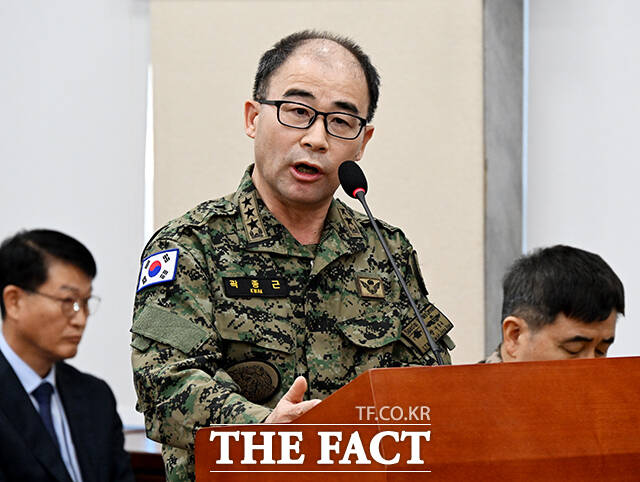 곽종근 전 특수전사령관은 3일 윤석열 전 대통령이 (지난해 국군의날 만찬에서) 한동훈과 일부 정치인들을 호명하면서 당신 앞에 잡아오라고 그랬다. 당신이 총으로 쏴서라도 죽이겠다고 했다고 법정 증언했다./더팩트 DB