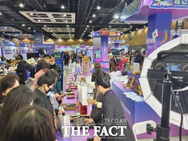 금산군은 지난 30일부터 11월 1일까지 중국 요녕성 성도 선양시에서 열린 제2회 중국 요녕성 상품 전시 및 인플루언서 경제협력 주간 행사에서 K-인삼 공동홍보관을 운영했다. /금산군