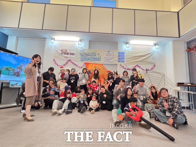 충남도립대 작업치료학과 리더십동아리 ‘리더19’가 세대공감 스페셜데이 행사를 대학 학생회관에서 진행하고 있다. /충남도립대