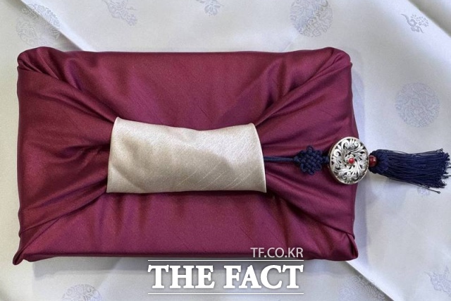 시진핑 주석과 중국 측 대표단에게 보낸 황남빵 사진 / 사진=대통령실 제공