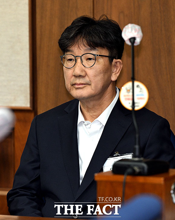 권성동 국민의힘 의원이 3일 서울 서초동 서울중앙지법에서 통일교로부터 불법 정치자금을 수수한 혐의 사건 1차 공판에 출석하고 있다. /사진공동취재단