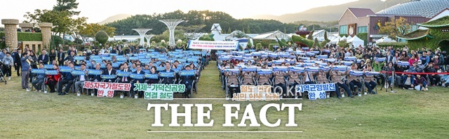 ‘거제-가덕도신공항 연결철도’반영 캠페인 모습 /거제시