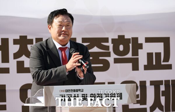 송인석 대전시의회 의원이 3일 의정활동 중 가장 심혈을 기울인 대전 천동중학교 신축공사 기공식에서 인사말을 하고 있다. /의원실