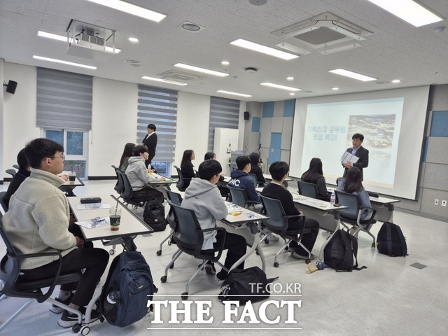 3일 전북도교육청은 국가직 지역인재 9급 필기시험 합격자를 대상으로 면접 대비 특강 프로그램을 운영한다고 밝혔다. /전북도교육청