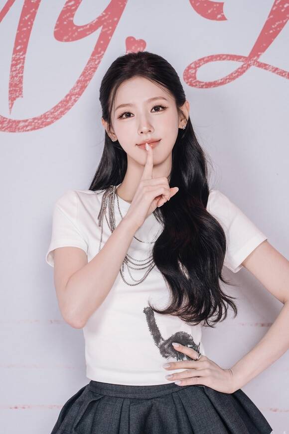 아이들 미연이 3일 미니 2집 MY, Lover 발표 쇼케이스를 개최하고, 나라는 가수에 자신감을 갖고 스펙트럼을 넓혀보자는 마음으로, 보컬에 중점을 두고 만든 앨범이라고 밝혔다. /큐브엔터