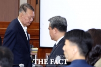  윤석열, 2회 연속 재판 출석…