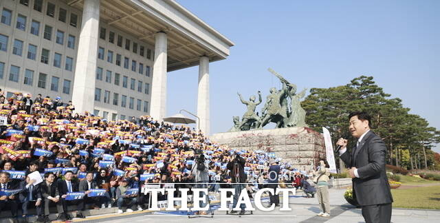 4일 국회의사당을 찾은 김관영 전북도지사가 ‘제2중앙경찰학교 유치 촉구 결의대회’에서 남원지역 설립 필요성을 촉구하고 있다. /전북도
