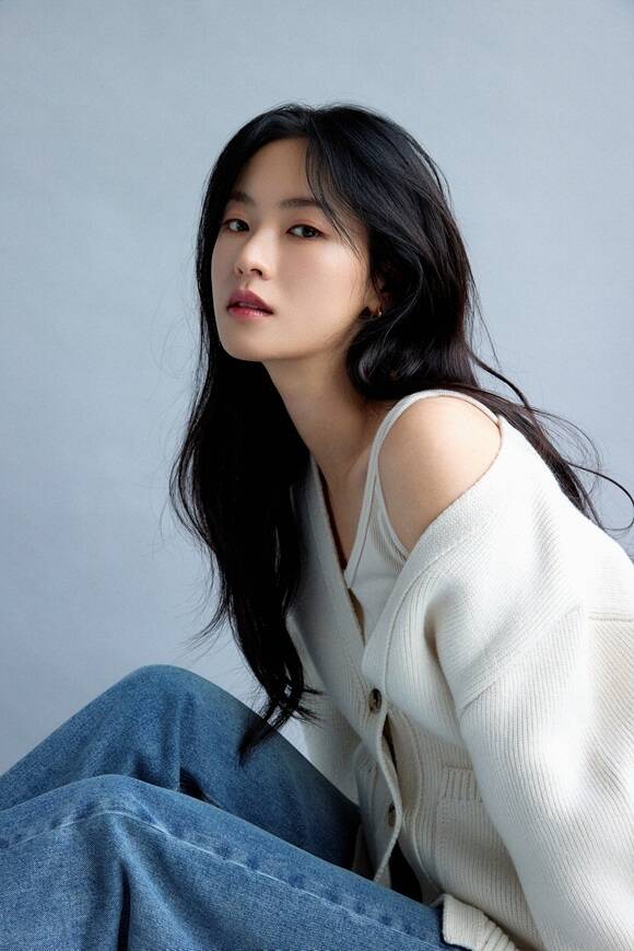 배우 전여빈이 최근 서울 강남구 한 카페에서 <더팩트>와 만나 지니 TV 오리지널 드라마 착한 여자 부세미 종영 기념 인터뷰를 진행했다. /매니지먼트mmm