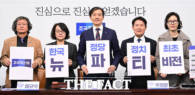 조 위원장은 민주당과 국민의힘 소속 지방의원들의 비위 사례를 SNS에 잇달아 올리며, 양당 중심으로 굳어진 지방정치 구조를 비판하고 제3당의 필요성을 강조하고 있다. /남윤호 기자