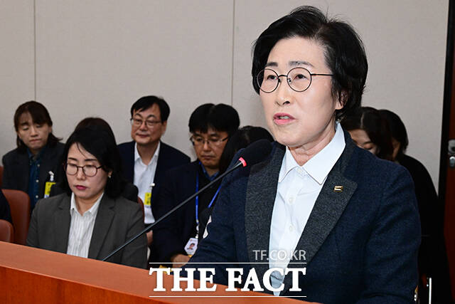 김삼화 한국양성평등교육진흥원장이 업무보고를 하고 있다.