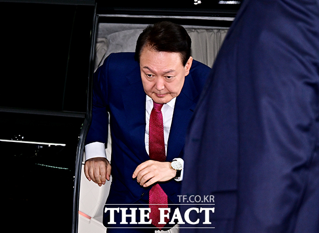 채상병 사건 외압 의혹을 수사하는 이명현 특별검사팀이 윤석열 전 대통령 측에 오는 8일 특검팀 사무실로 와서 조사받으라고 통보했다. 윤 전 대통령 지난 6월 피의자 신분으로 서울 서초동 서울고검에 있는 내란특검팀 사무실에 출석하고 있다./배정한 기자