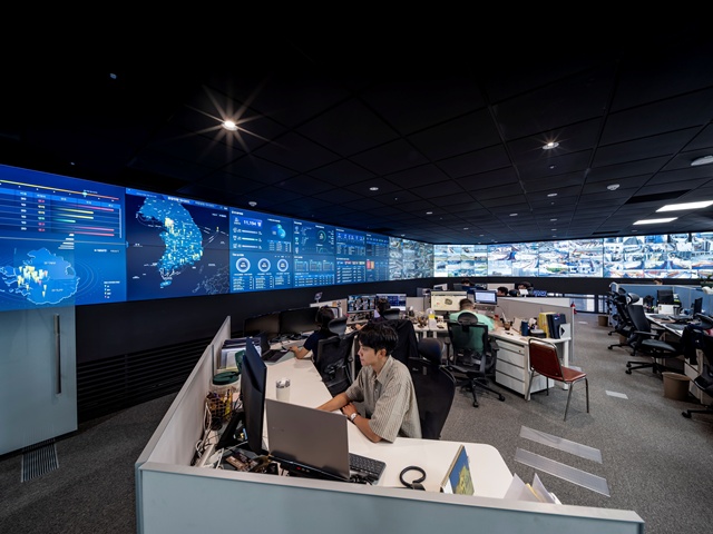 DL이앤씨는 지난 9월 마곡 사옥에 최첨단 스마트 안전관제상황실을 구축했다고 4일 밝혔다. /DL이앤씨