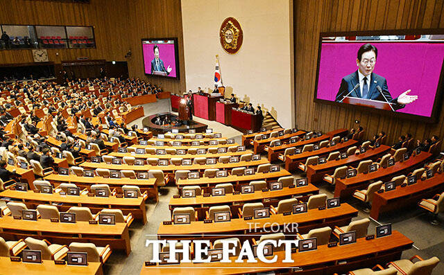 이재명 대통령이 4일 오전 서울 여의도 국회에서 2026년도 예산안 및 기금운용계획안에 대한 시정연설을 하고 있는 가운데 국민의힘 의원들의 자리가 비어있다. /국회=배정한 기자
