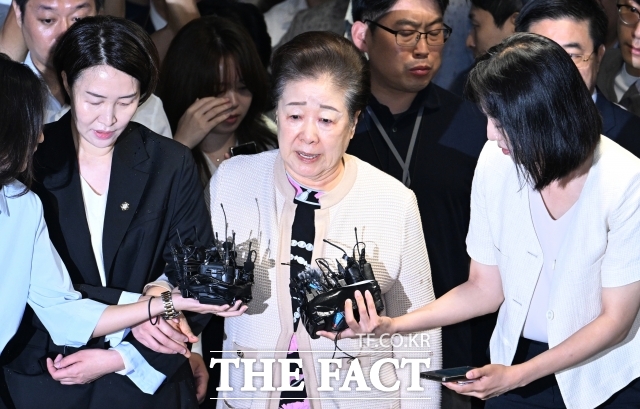 한학자 세계평화통일가정연합(통일교) 총재가 17일 오전 서울 종로구 KT광화문빌딩 웨스트에 마련된 김건희특검 사무실에 출석하고 있다. /박헌우 기자