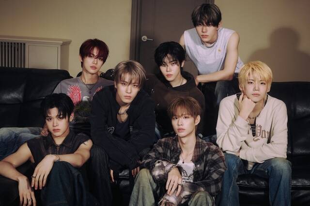 그룹 클로즈 유어 아이즈가 세 번째 미니앨범 blackout(블랙아웃)의 네 번째 콘셉트 포토를 공개했다./언코어