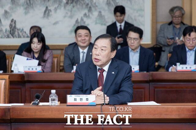 최민호 세종시장이 5일 대전시청에서 열린 ‘국민의힘·충청권 지역민생 예산정책협의회’에 참석해 국비 등을 건의하고 있다. /세종시