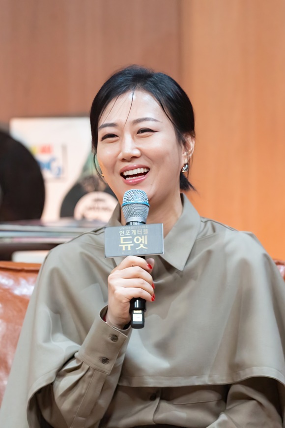 가수 장윤정은 MBN 새 예능 프로그램 언포게터블 듀엣 온라인 제작발표회에서 메인 MC로서 여러 가지 역할을 담당했다고 밝혔다. /MBN