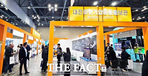 대전테크노파크는 5일부터 8일까지 4일간 일산 킨텍스 제1전시장에서 열리는 ‘2025 로보월드 전시회’에서 12개사로 구성된 지역 로봇·드론 기업 공동관인 대전로봇기업공동홍보관을 운영한다. 사진은 대전로봇기업공동홍보관 모습. /대전테크노파크